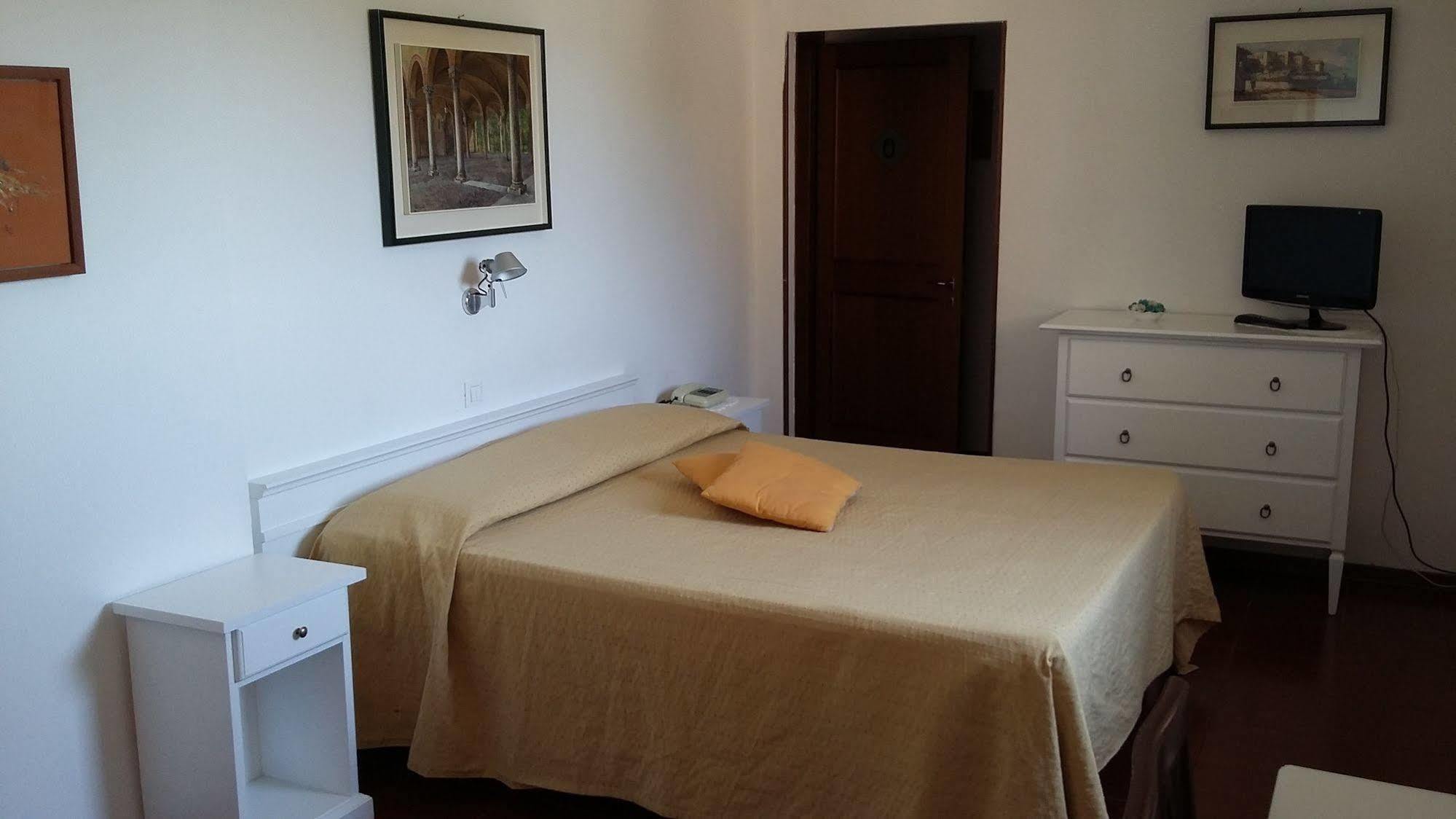 Hotel Porta Romana Di Luce Hotels Siena Bagian luar foto